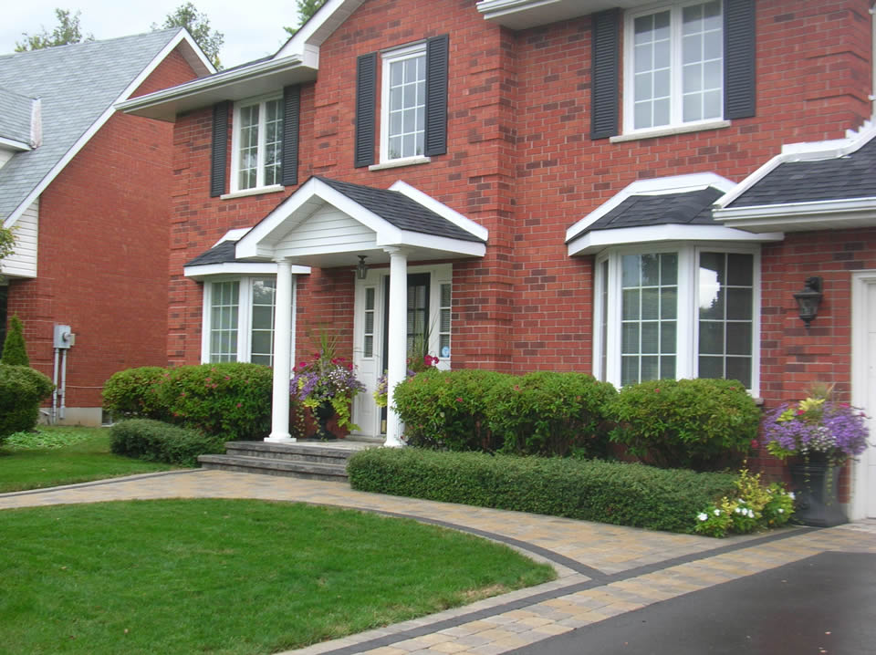 Curved walkway with charcoal accenting