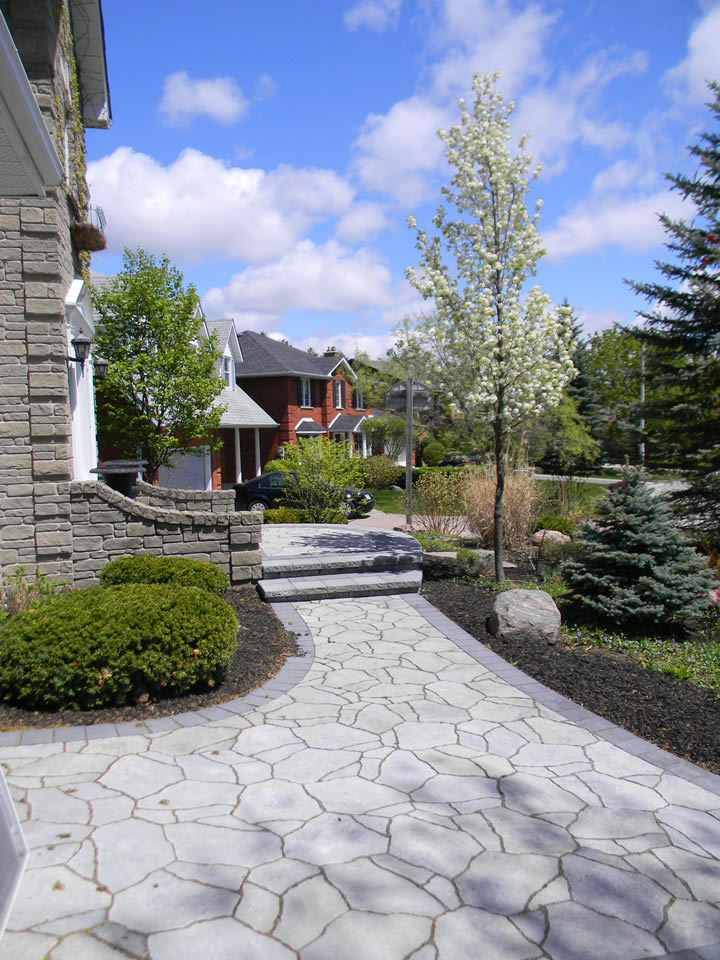 Entrance with Mega Arbel paver and raised landing