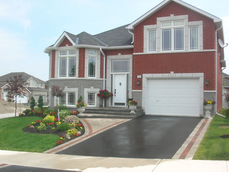 Entrance and driveway border with Brussels and Il Campo accent