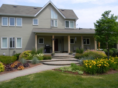 Walkway with curved landings and garden