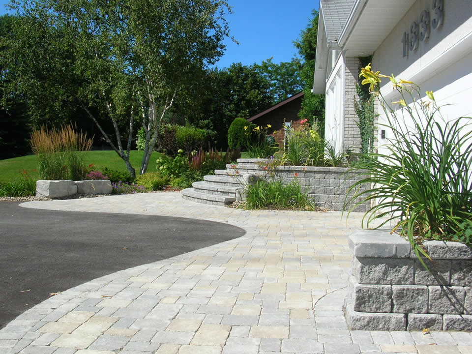 Driveway apron with planter, steps and natural stone