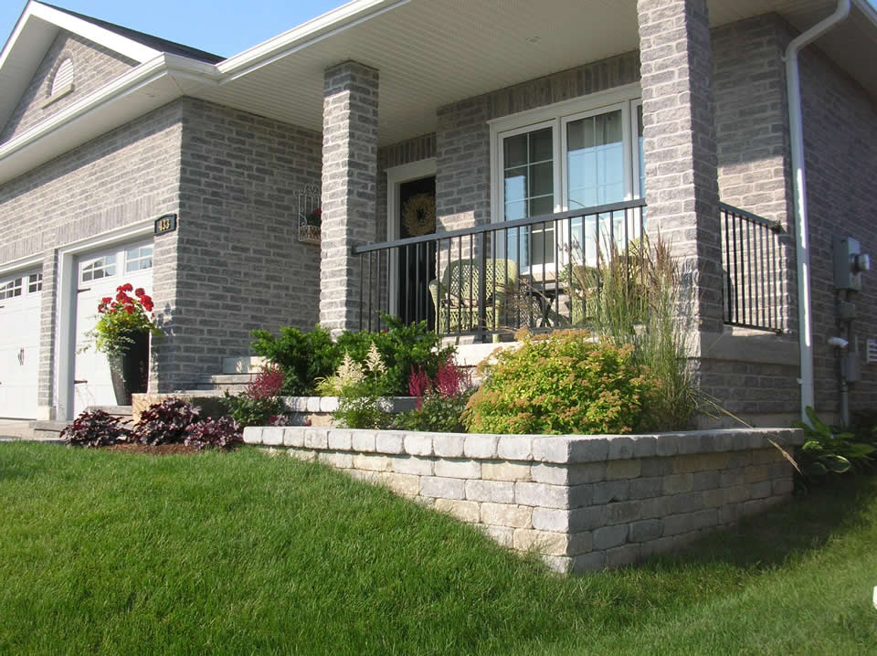 Square end planter wall