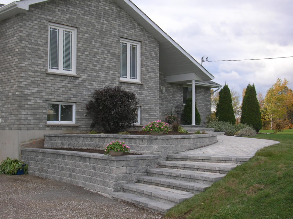 Entrance with tiered retaining walls