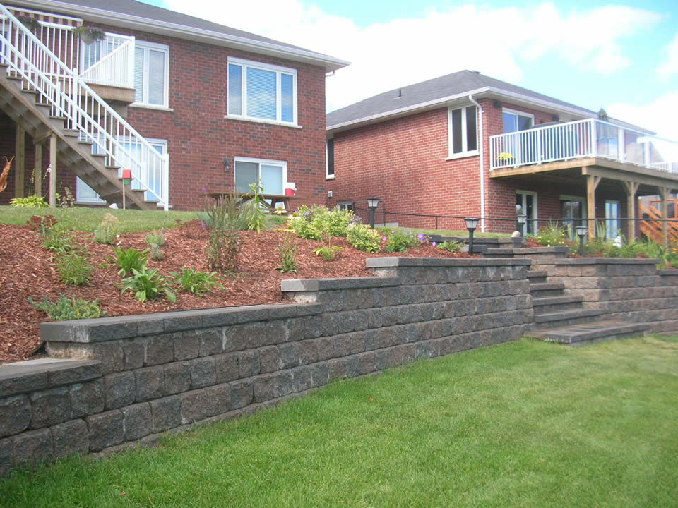 Step down retaining wall