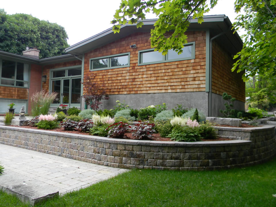 Planted curved garden retaining wall